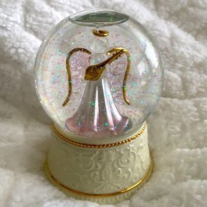 Vintage musical snow globe by SF music co
